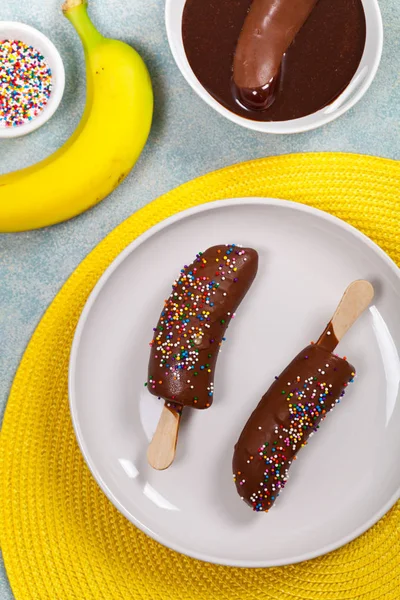 冷冻香蕉巧克力蛋糕持久性有机污染物 — 图库照片