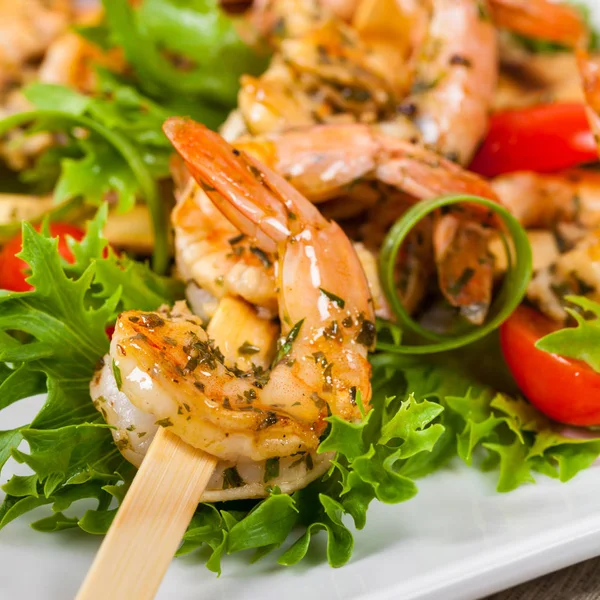 Gegrillte Garnelenspieße — Stockfoto