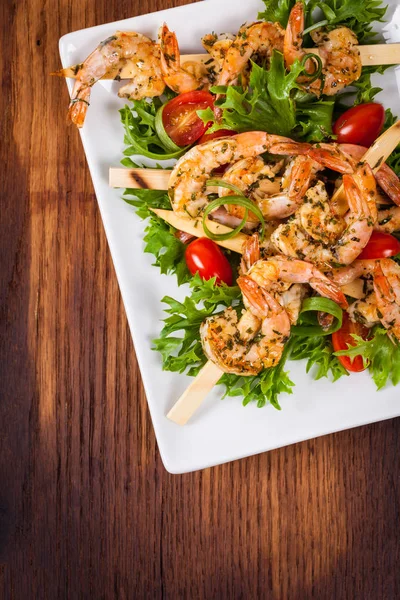 Antipasto di gamberi alla griglia Spiedini — Foto Stock