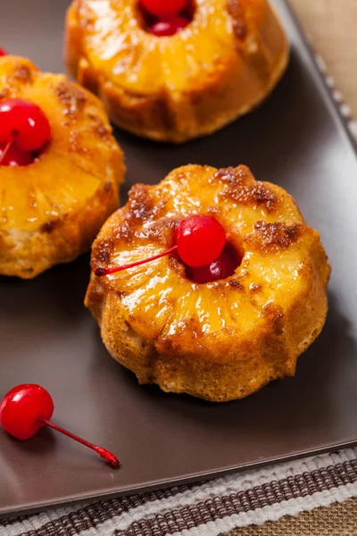 Muffins aşağı ters ananas — Stok fotoğraf