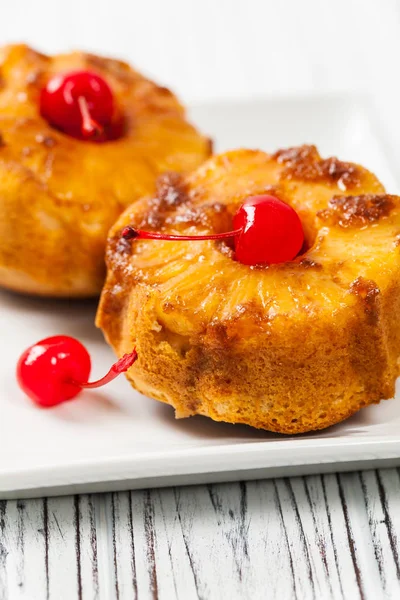 Ananas ondersteboven neer Muffins — Stockfoto