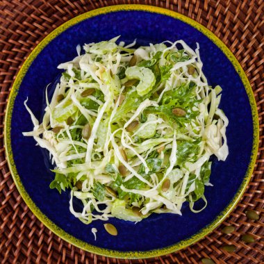 Lahana lahana salatası