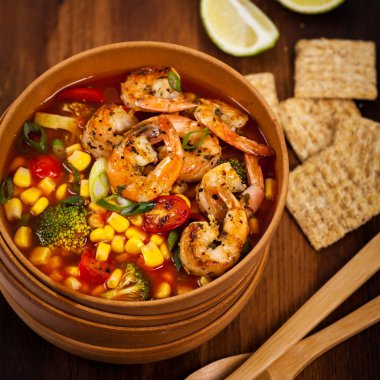 Karides çorbası domates ile