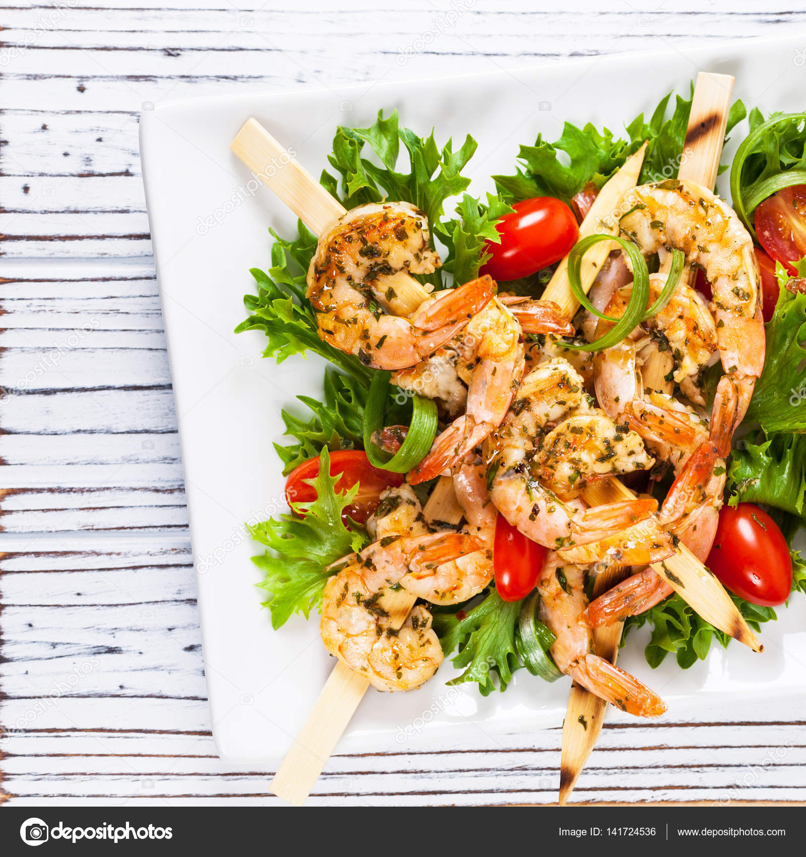 Karides ve mısır salatası Karides ve mısır salatası