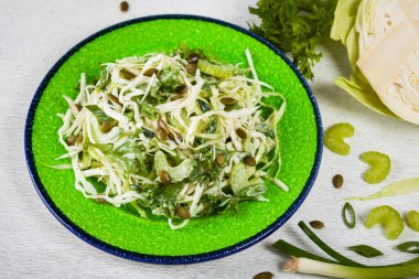 Lahana lahana salatası