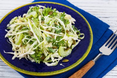 Lahana lahana salatası