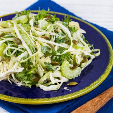 Lahana lahana salatası