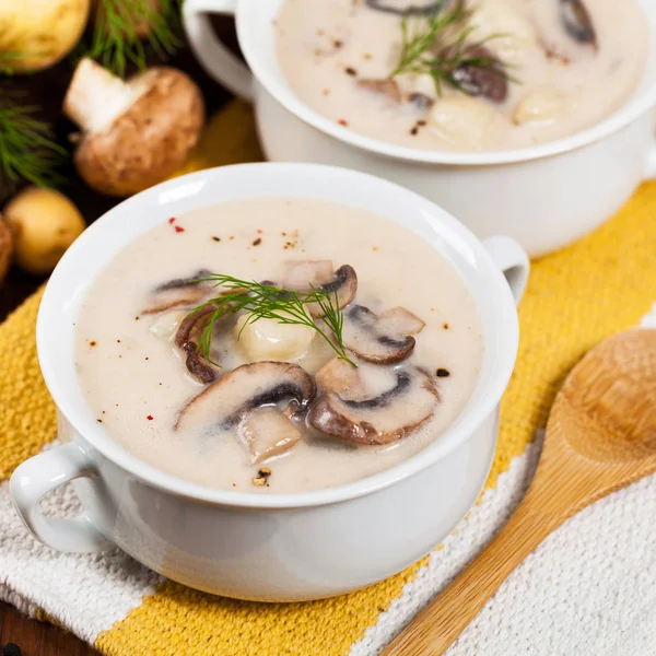 Soupe de pommes de terre aux champignons — Photo