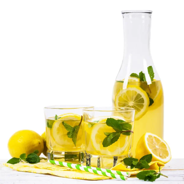 Limonata limon içecek — Stok fotoğraf