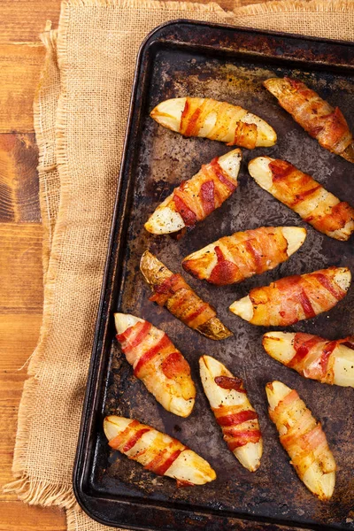 Baconlindad potatis — Stockfoto