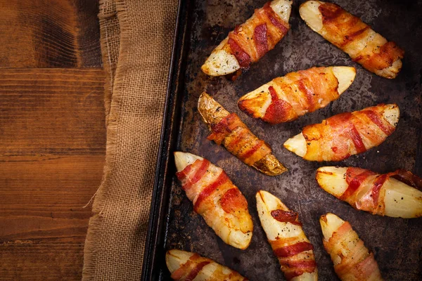 Bacon innpakkede poteter – stockfoto