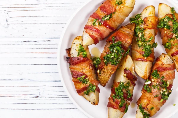 Bacon Wrapped aardappelen wiggen — Stockfoto