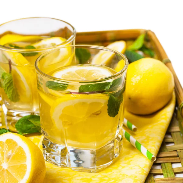 Alcoholische limonade drinken — Stockfoto