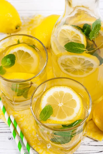 Boissons alcoolisées à la limonade — Photo