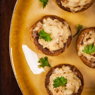 Vejetaryen mantar dolması