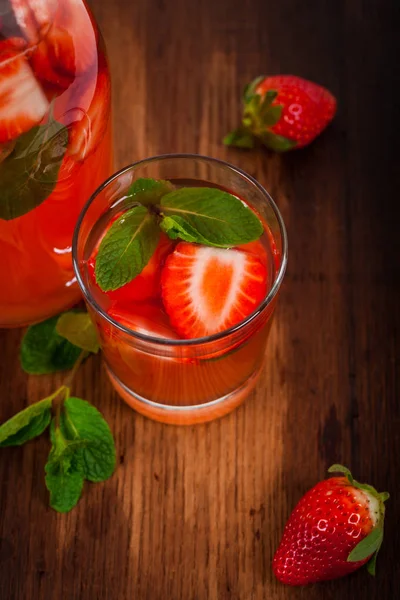 Bebida de limonada de morango — Fotografia de Stock