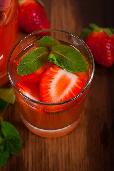 Bebida de limonada de morango — Fotografia de Stock