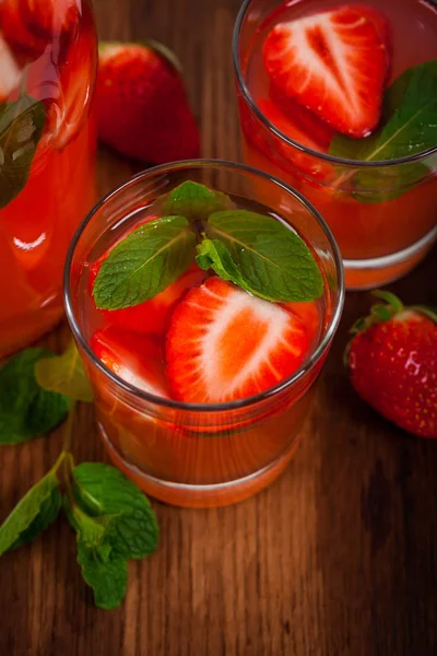 딸기 레모네이드 음료 — 스톡 사진