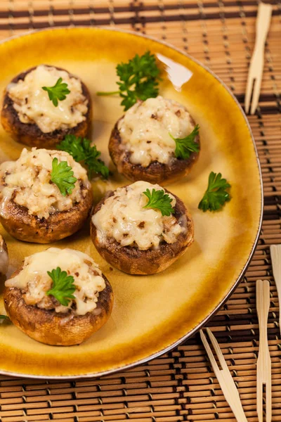 Vejetaryen mantar dolması