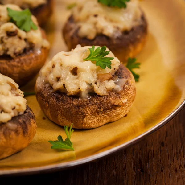 Vegetarisk fyllda champinjoner — Stockfoto