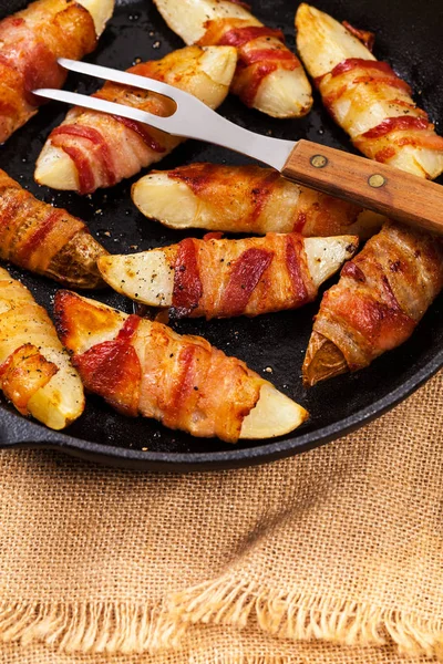 Pommes de terre emballées au bacon — Photo