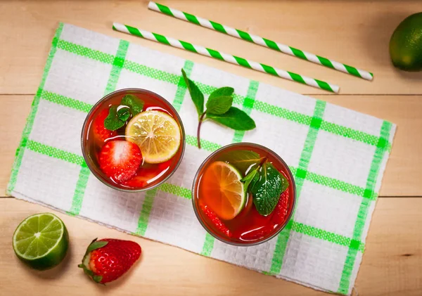 草莓柠檬水喝 — 图库照片
