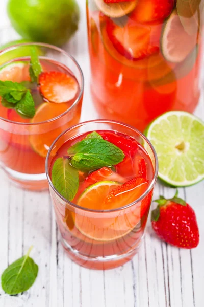 딸기 레모네이드 음료 — 스톡 사진