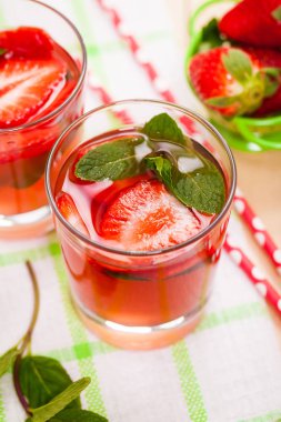 Votka çilek limonata içecekler