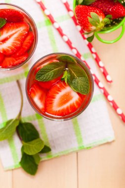 Votka çilek limonata içecekler