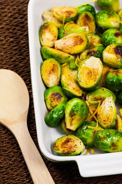 Brussels Sprouts With Lemon — Stock Photo, Image