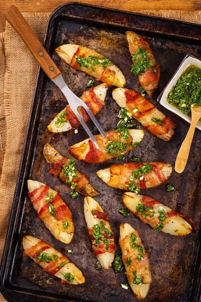 Bacon Wrapped aardappelen wiggen — Stockfoto