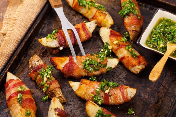 Bacon Wrapped aardappelen wiggen — Stockfoto