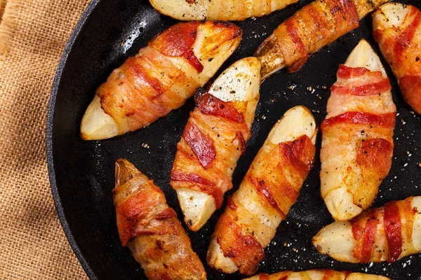 Bacon Batatas embrulhadas — Fotografia de Stock