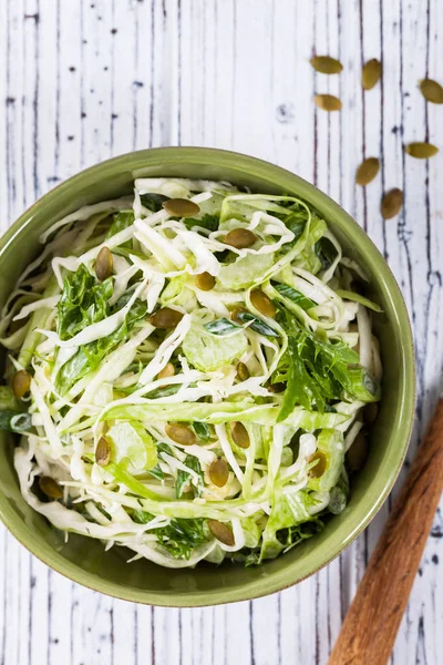 Insalata di cavolo cavolo rapa — Foto Stock