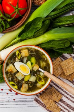 Ispanak, patates ve kuzukulağı yaz çorbası