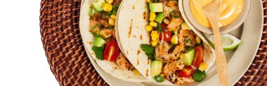 Karides Tacos Mısır ve Avokado Salsa ile