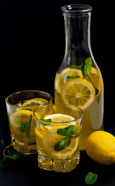 Лимонадный напиток — стоковое фото