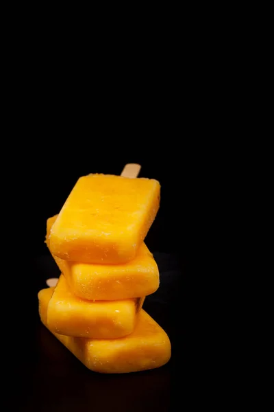 Popsicles d'ananas et de mangue — Photo