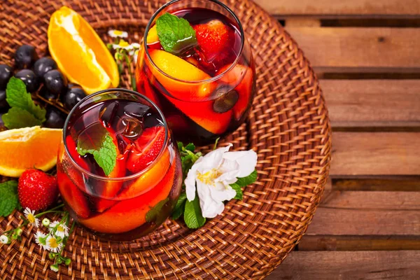 Kırmızı şarap Sangria kokteyl — Stok fotoğraf