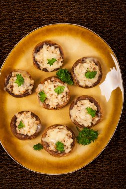 Vejetaryen mantar dolması