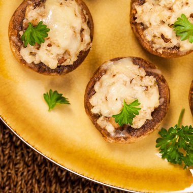 Vejetaryen mantar dolması