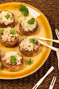 Vejetaryen mantar dolması