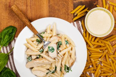 Tavuk Alfredo Spinach Parmesan makarna