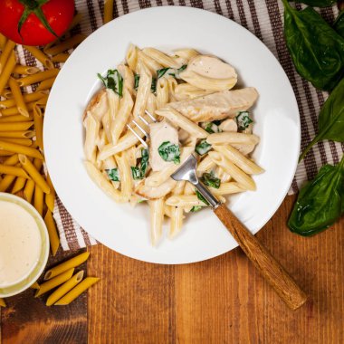 Tavuk Alfredo Spinach Parmesan makarna