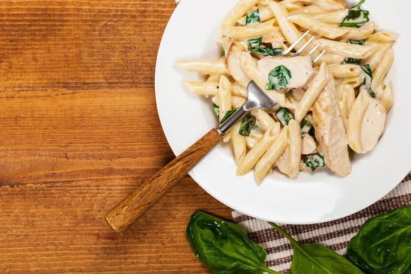 Pollo Alfredo Espinacas Parmesano Pasta —  Fotos de Stock