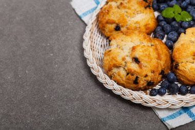 Yaban mersinli çörek pasta