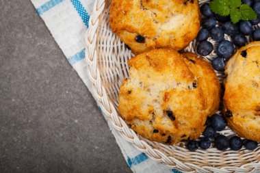 Yaban mersinli çörek pasta