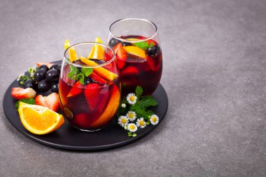 Kırmızı şarap Sangria içecek