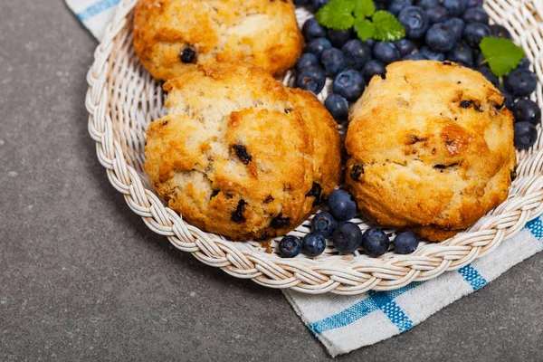 Yaban mersinli çörek pasta