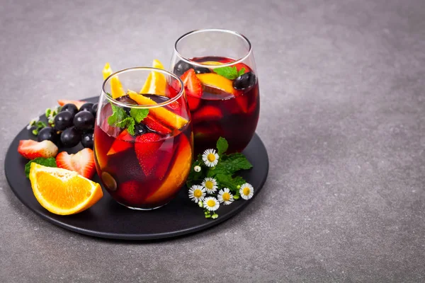 Kırmızı şarap Sangria içecek